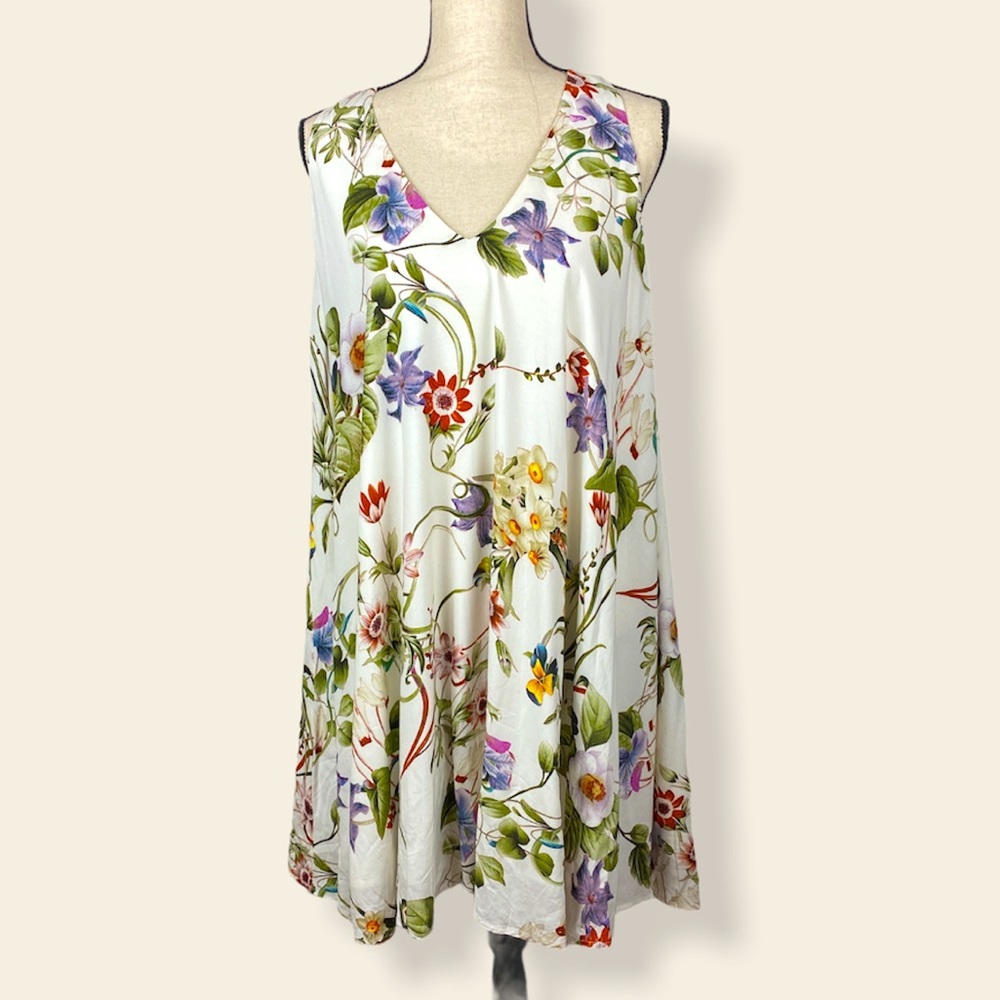 Aakaa trapeze floral sleeveless v-neck dress
